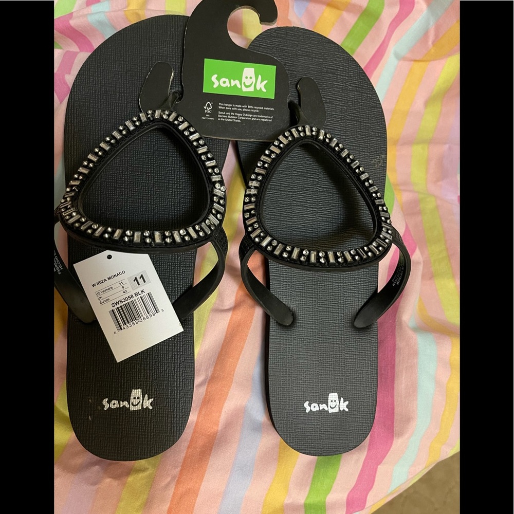 Sanuks. Sandals flip flops